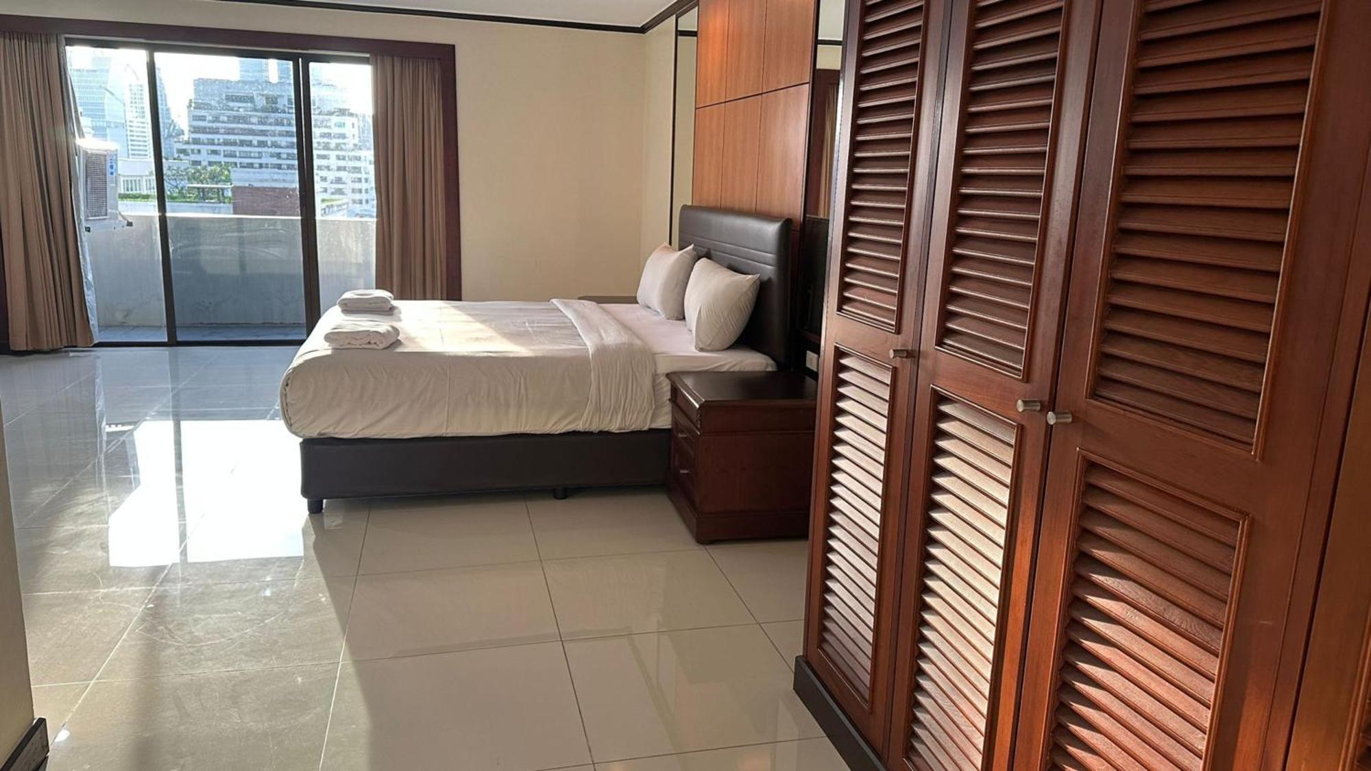 Affordable Serviced Apartments In Nana Omni Tower - Prime Sukhumvit Location Bangkok Luaran gambar