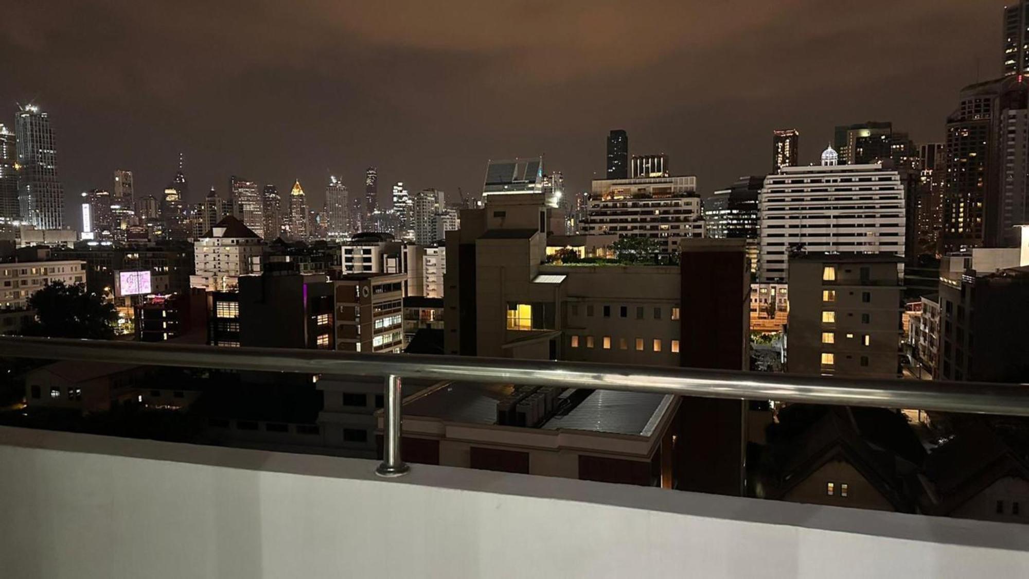 Affordable Serviced Apartments In Nana Omni Tower - Prime Sukhumvit Location Bangkok Luaran gambar