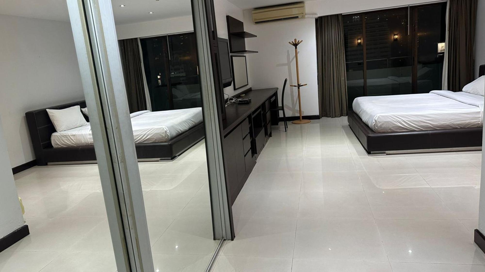Affordable Serviced Apartments In Nana Omni Tower - Prime Sukhumvit Location Bangkok Luaran gambar