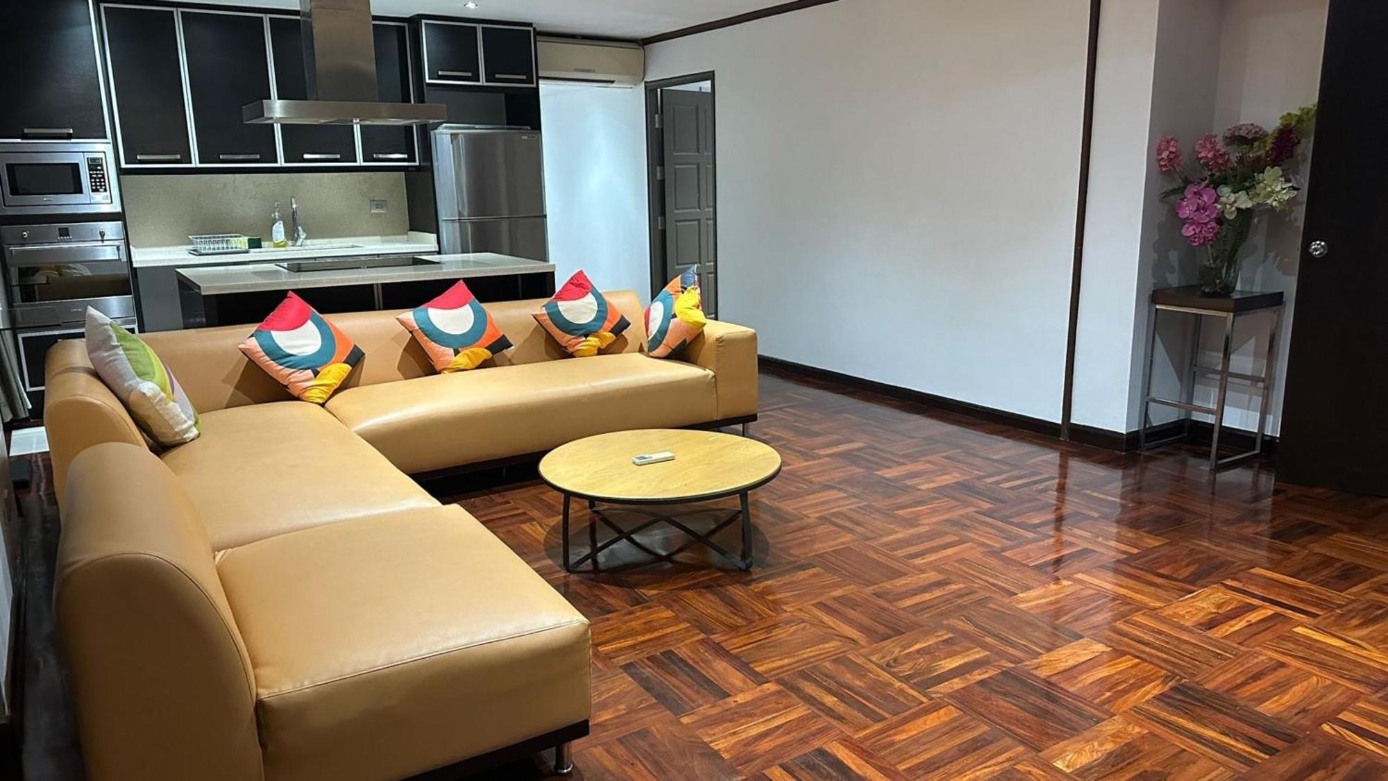 Affordable Serviced Apartments In Nana Omni Tower - Prime Sukhumvit Location Bangkok Luaran gambar