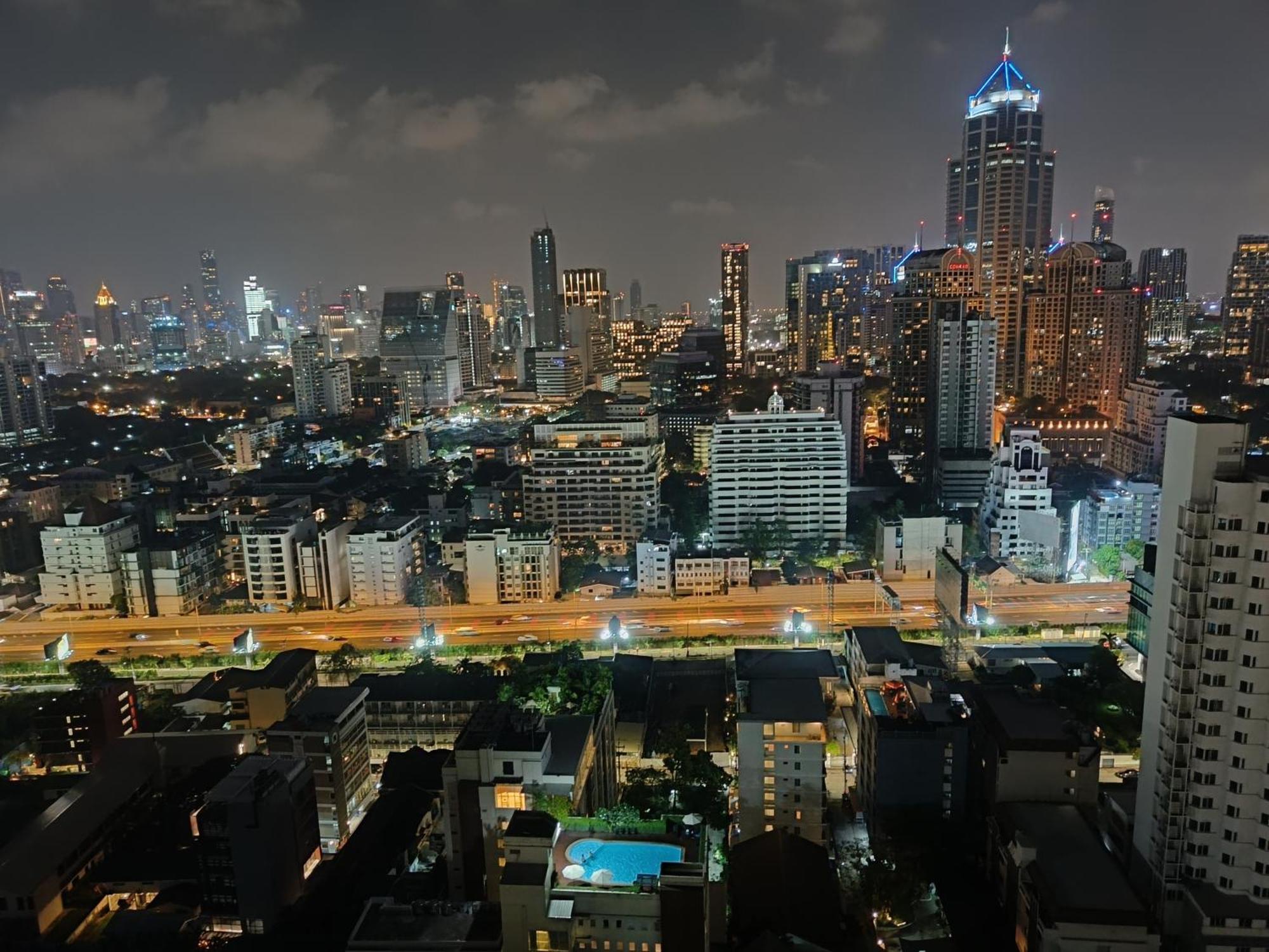 Affordable Serviced Apartments In Nana Omni Tower - Prime Sukhumvit Location Bangkok Luaran gambar