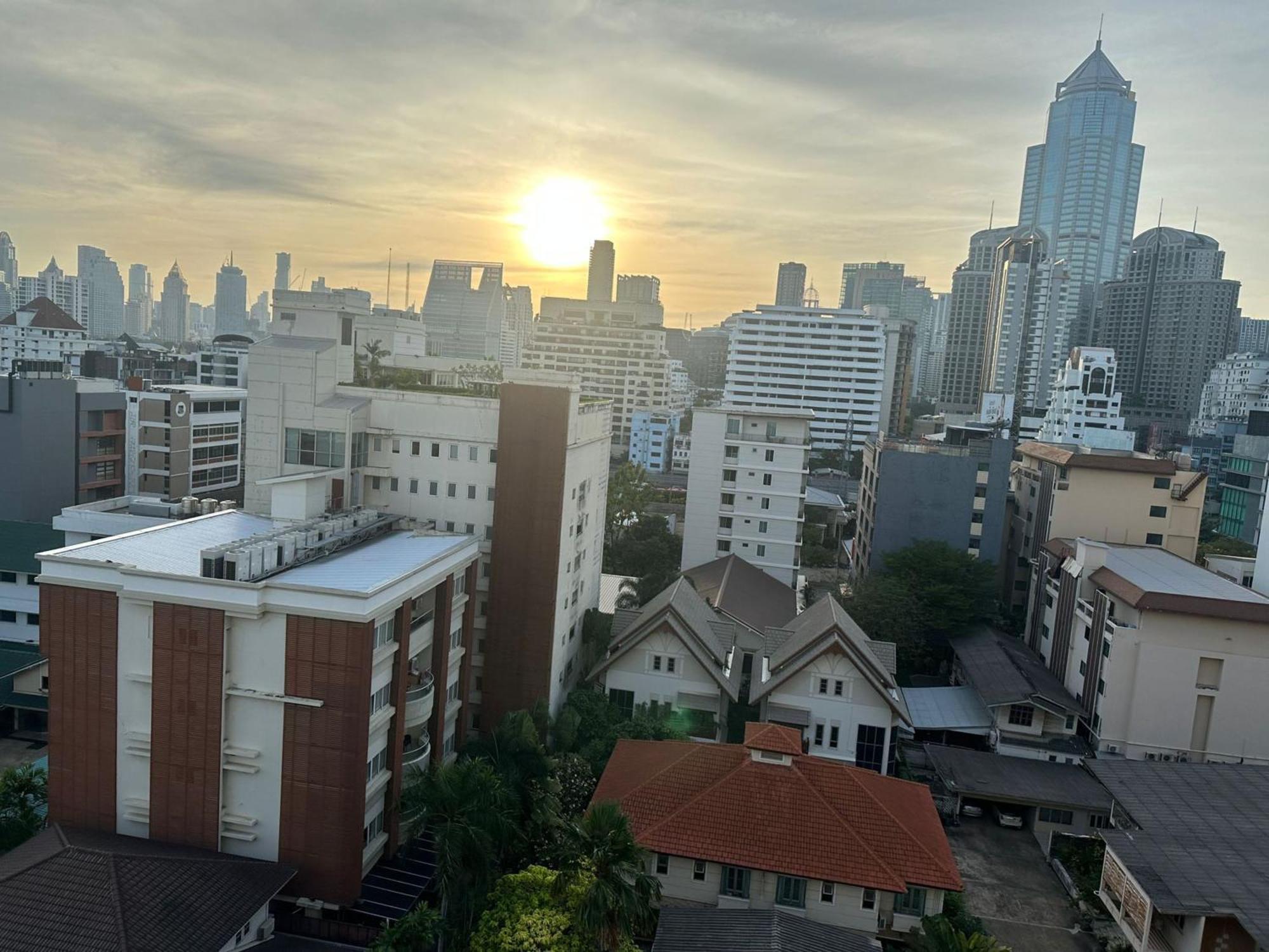 Affordable Serviced Apartments In Nana Omni Tower - Prime Sukhumvit Location Bangkok Luaran gambar