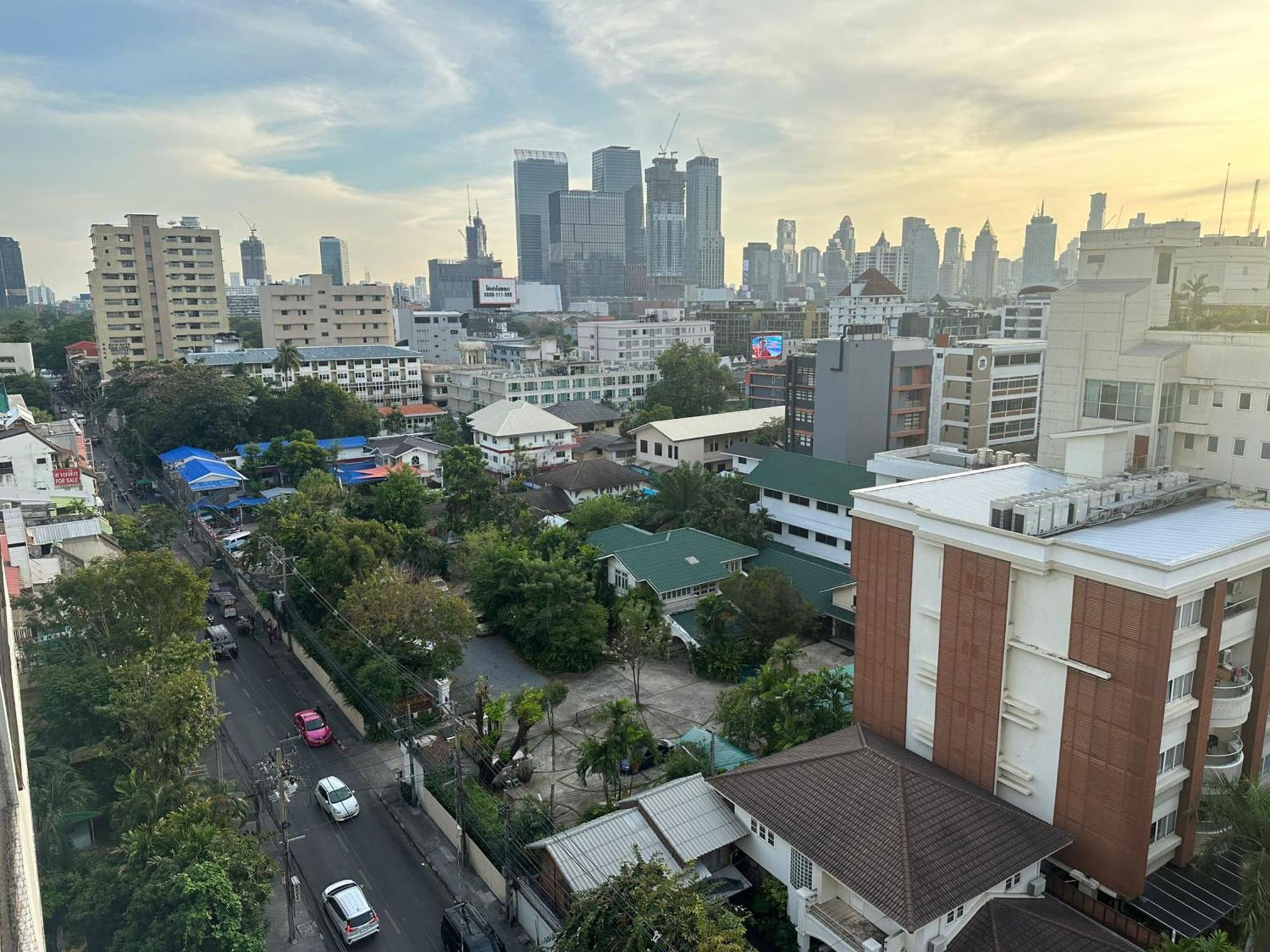 Affordable Serviced Apartments In Nana Omni Tower - Prime Sukhumvit Location Bangkok Luaran gambar