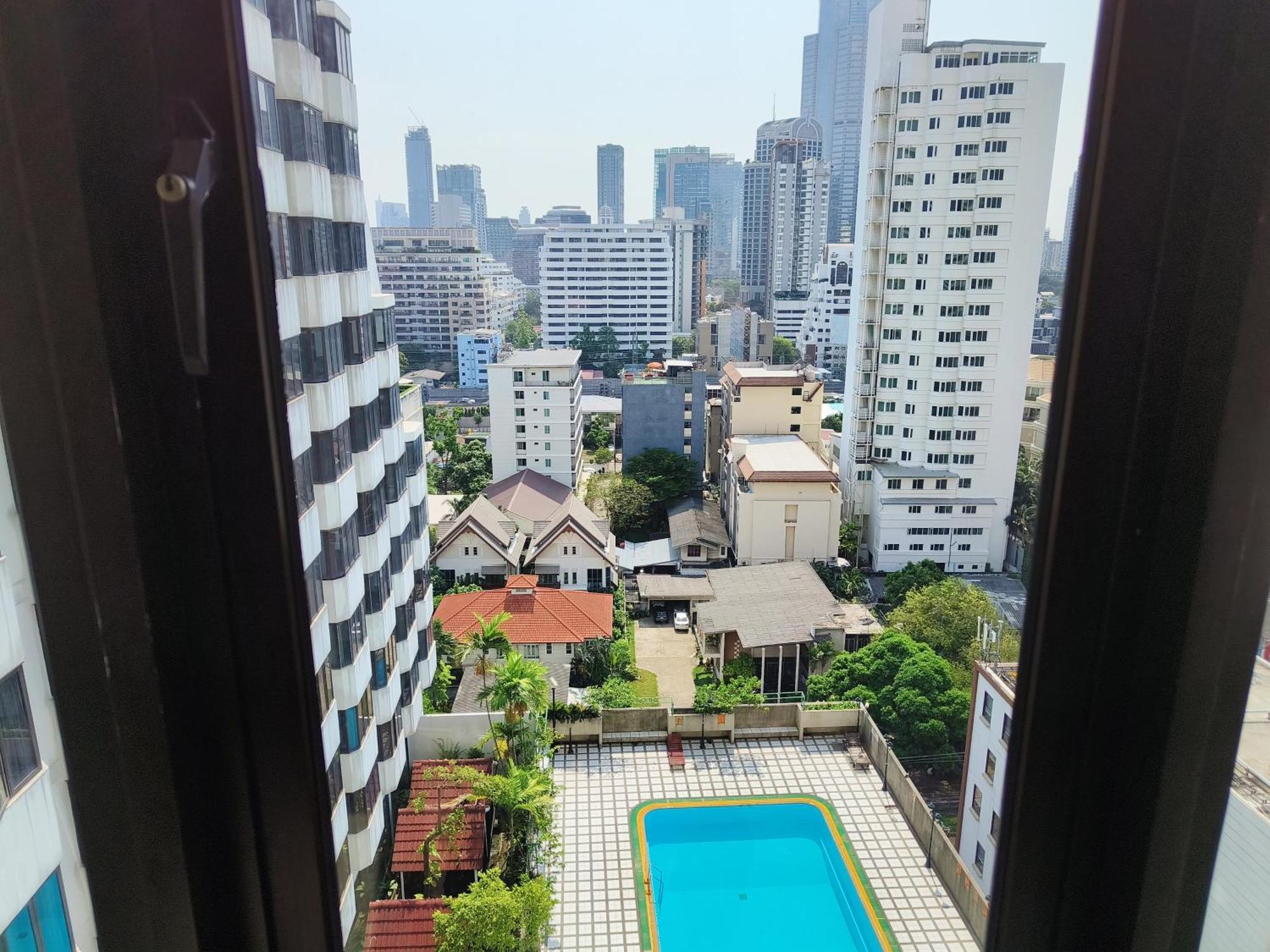 Affordable Serviced Apartments In Nana Omni Tower - Prime Sukhumvit Location Bangkok Luaran gambar