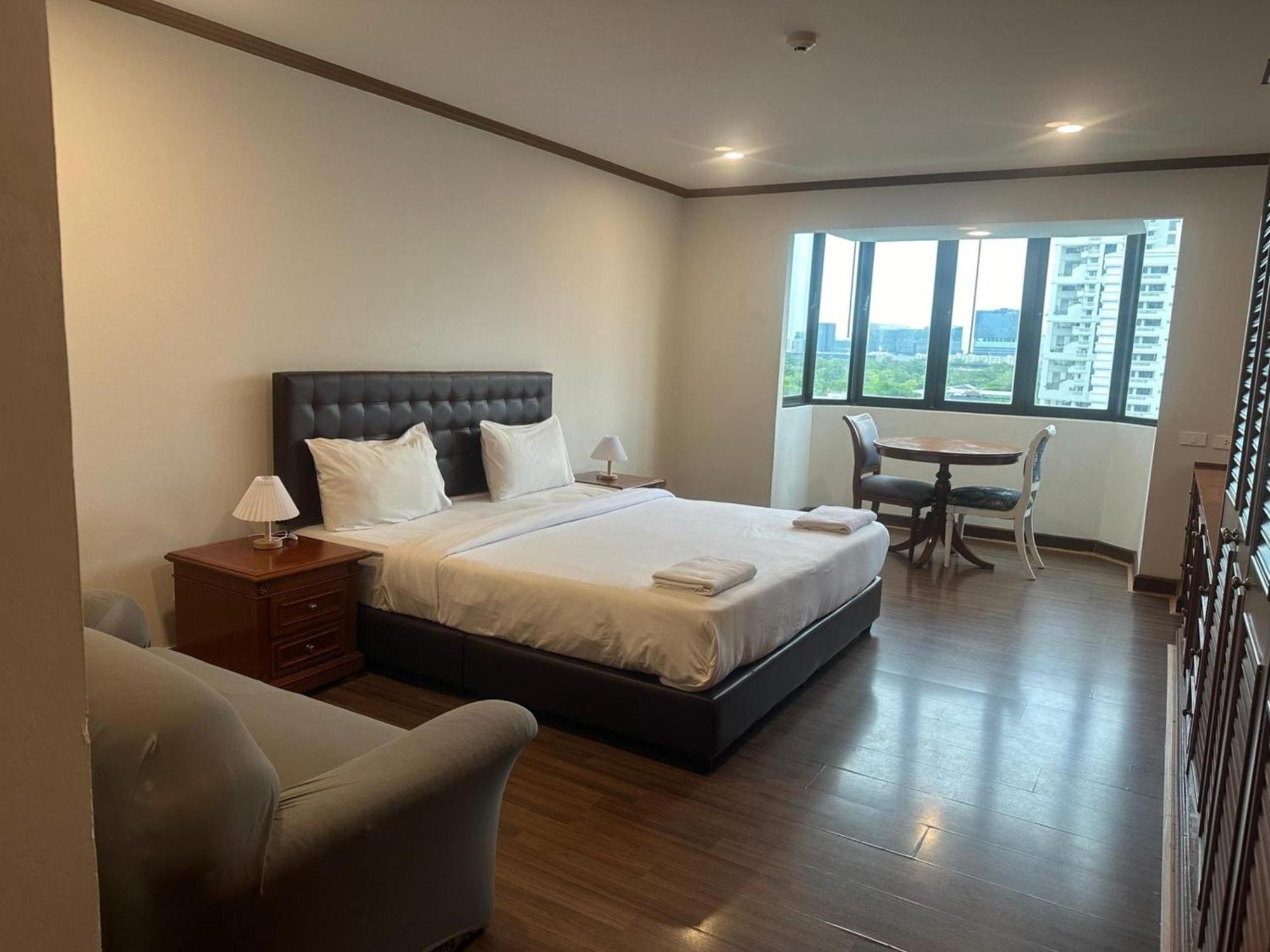 Affordable Serviced Apartments In Nana Omni Tower - Prime Sukhumvit Location Bangkok Luaran gambar
